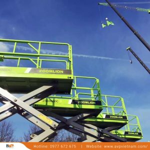 Xe nâng người làm việc trên cao 12 mét