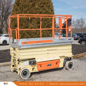 Xe nâng người làm việc trên cao 12 mét