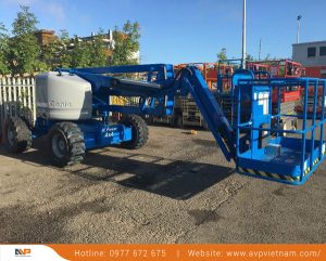 Xe nâng người làm việc trên độ cao 16 mét