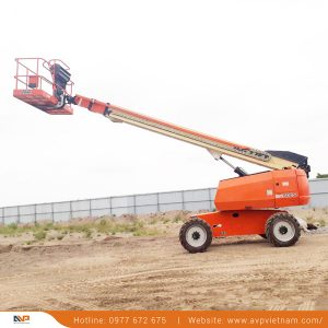 Xe nâng người làm việc ở trên cao 20 mét