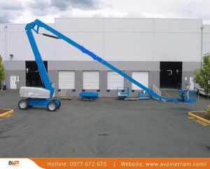 Xe nâng người làm việc trên cao 30 mét