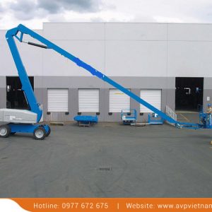 Xe nâng người làm việc trên cao 30 mét